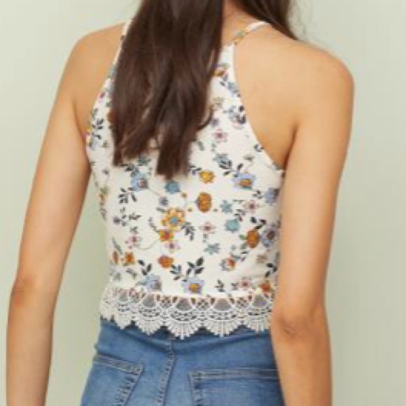 SOLD 🟡 [Bundle 5/$25] HP 🌟 5.9.20 Floral halter - Picture 6 of 6